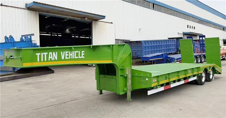 Semi Remorque Surbaissé à 2 Essieux à Vendre En RD Congo