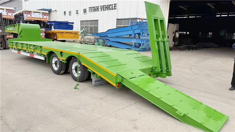 Semi Remorque Surbaissé à 2 Essieux à Vendre En RD Congo