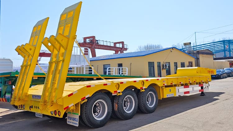 Remorque surbaissée 3 essieux à vendre