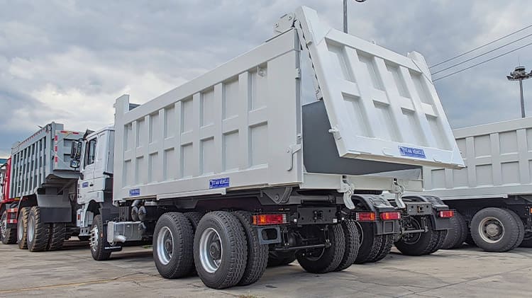 Camion benne Shacman F3000 à vendre