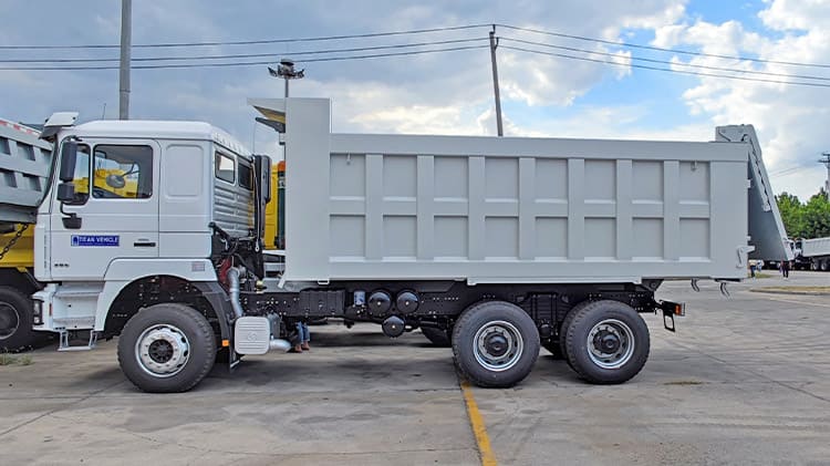 Camion benne Shacman F3000 à vendre