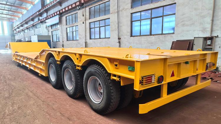 Porte Engin Semi Remorque Extra Surbaissée à Vendre en Burkina Faso