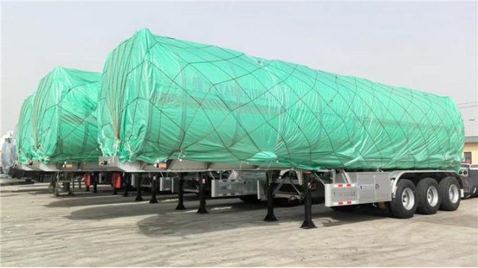 Expédition de 100 remorques-citernes à carburant